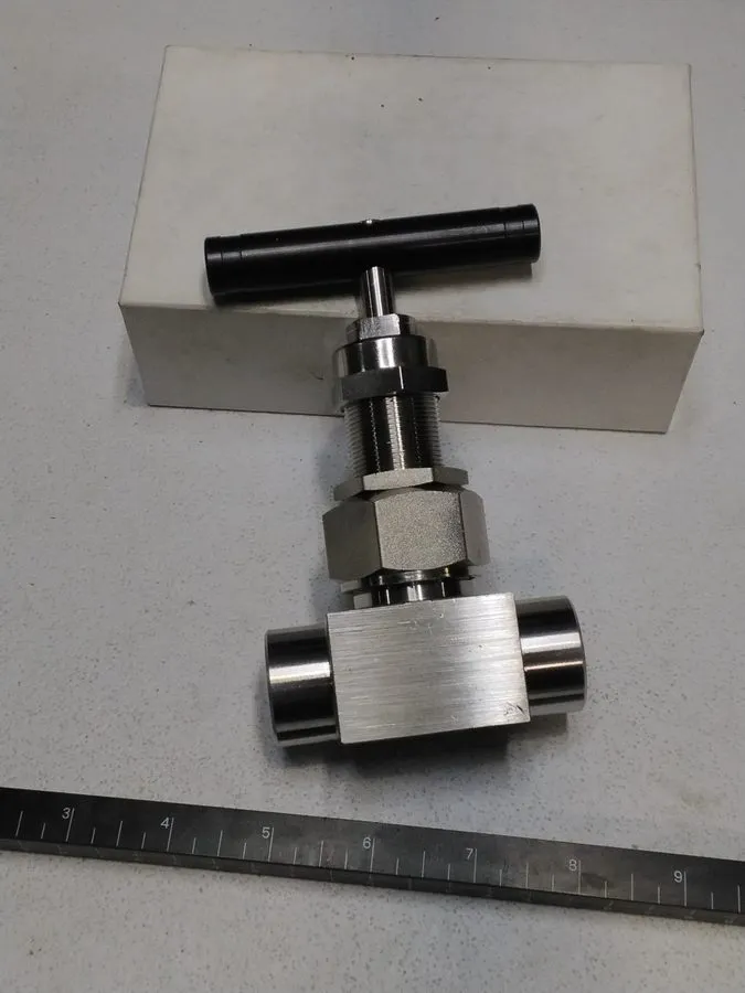 Клапан Swagelok Ss-12nbf8 1/2" Fnpt 6k Needle Valve W Box 1 Qty