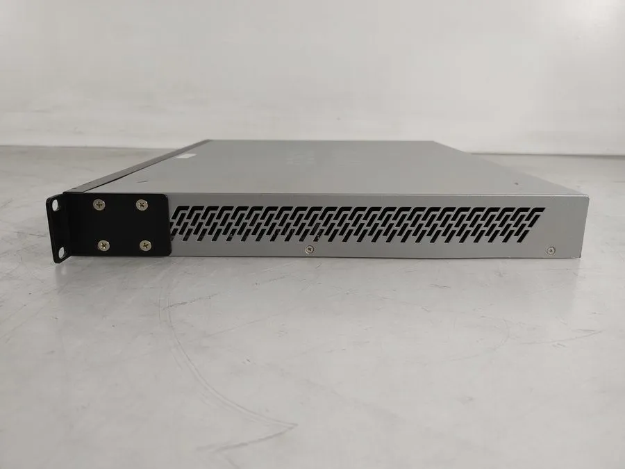 Коммутатор Cisco SF220-48P Smart Plus Switch PoE 10/100 48 Ports
