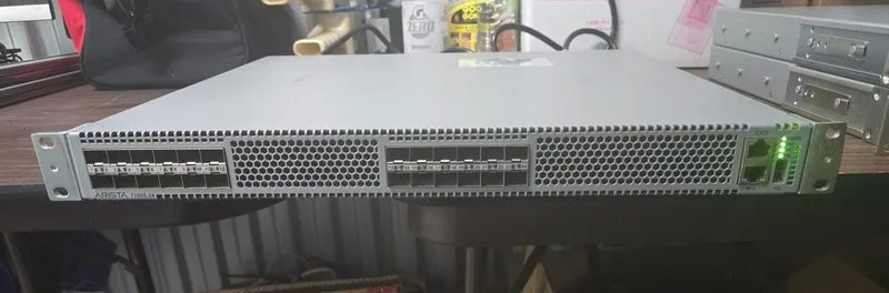 Коммутатор DCS-7150S-24-F: Arista 24-Port 10G SFP+ Switch with dual power suppli
