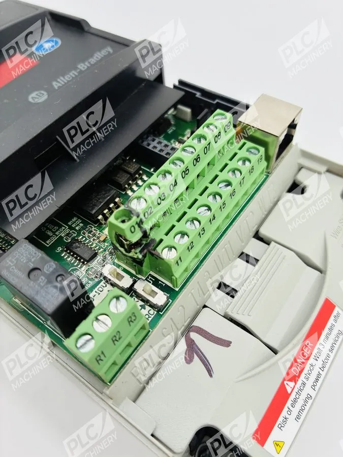 Частотный преобразователь Allen-Bradley AB 22D-D1P4N104 PowerFlex 40 0.4kW 0.5Hp — фото лота 2