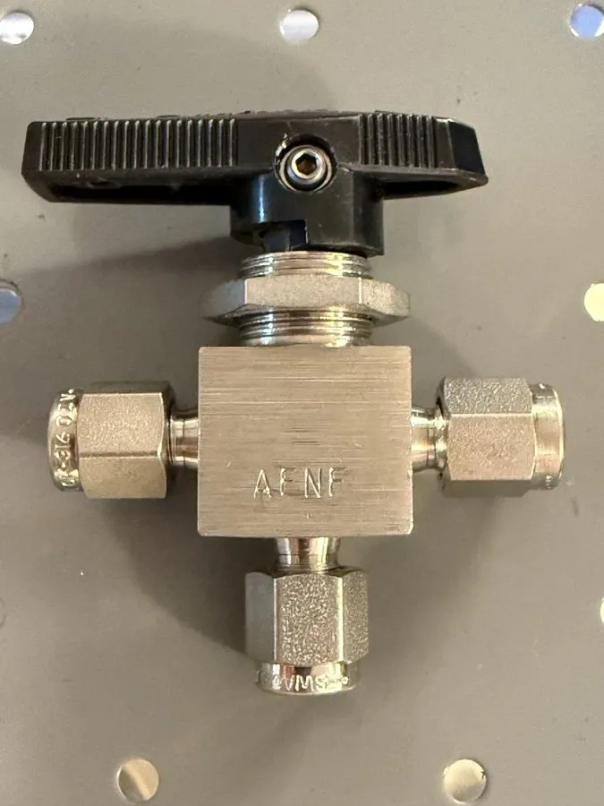Клапан Swagelok SS-41GXS2 Three way ball valve 1/8 shipping