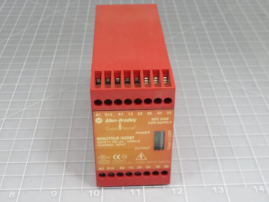 Реле безопасности Allen Bradley 440R-E23030 24V AC/DC Minotaur MSR8T Safety Rela