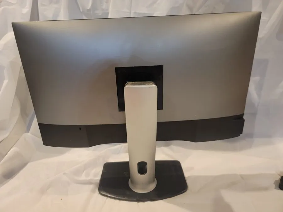 Монитор Dell UltraSharp U2719D 27" QHD LED LCD Monitor W/Stand/Cables AS-IS — фото лота 2