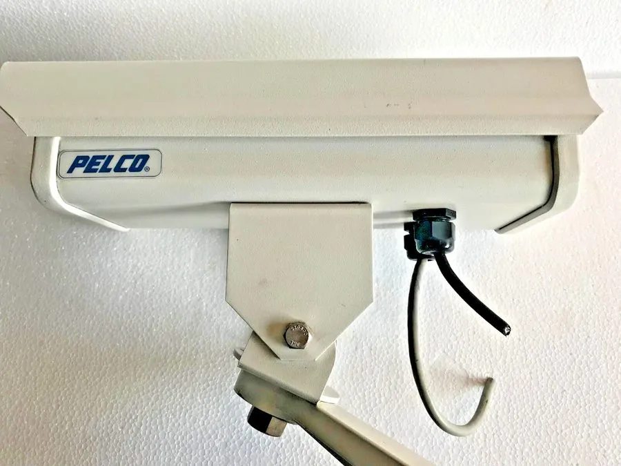Операторское оборудование PELCO CC3751H-2 COLOR CCTV CAMERA NTSC WITH EH3512-2 E