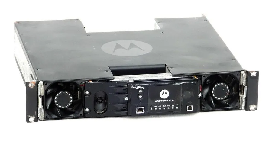 Ретранслятор MOTOROLA SLR 8000 MODEL T8319A REPEATER RADIO WIRELESS COMMUNICATIO