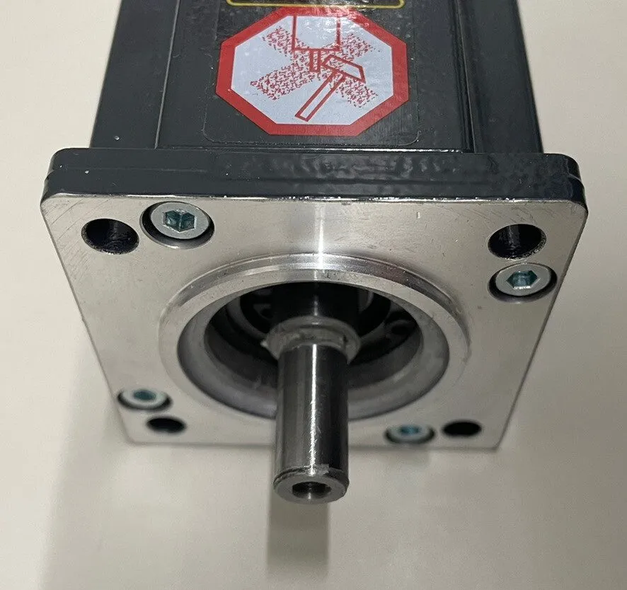 Серводвигатель Beckhoff AM8122-0F21-0000 Servo Motor 0.16kW 0.8Nm 2000rpm + Brak