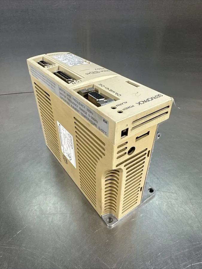 Сервопривод YASKAWA SERVOPACK SGDA-04AS 200-230Vac 6.0A AMP