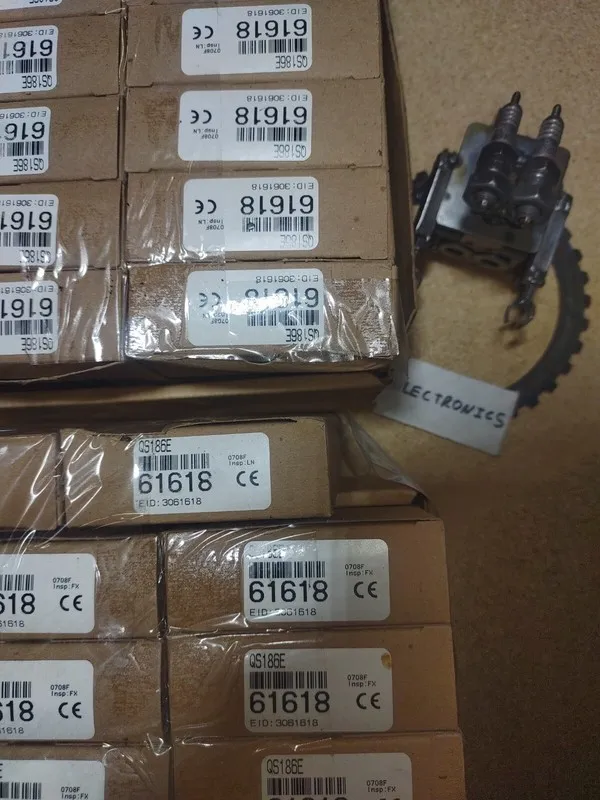 Фотоэлектрический датчик BANNER QS186E PHOTOELECTRIC SENSOR 61618