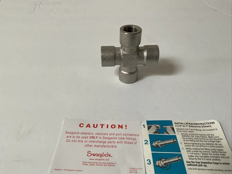 Фитинг Swagelok/Cajon SS-6-CS Stainless Steel Pipe Fitting 3/8” Cross Female NPT — фото лота 1