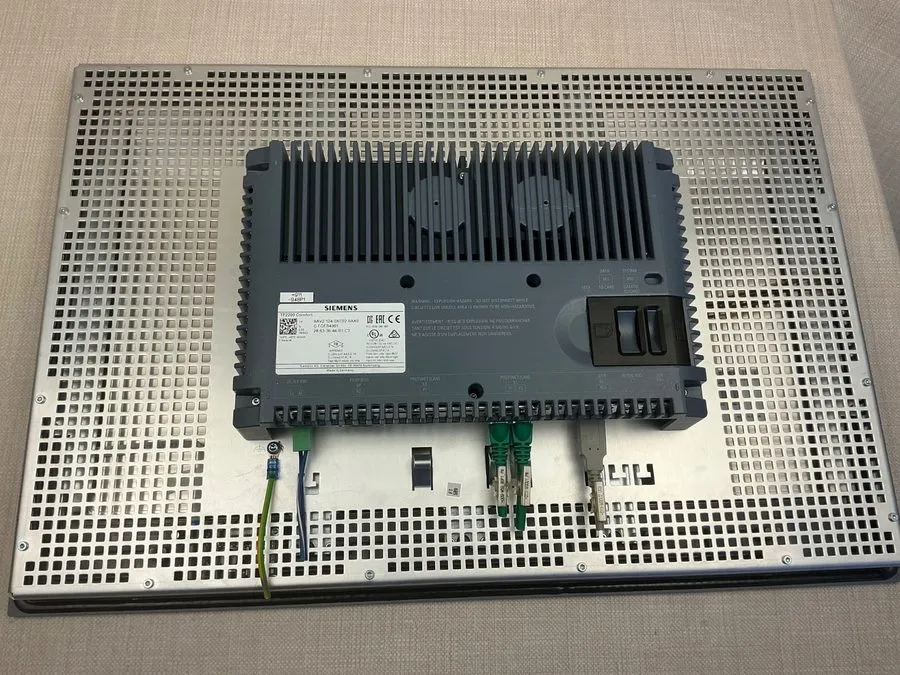 Панель оператора Siemens 6AV2124-0XC02-0AX0 SIMATIC HMI TP2200 Comfort Panel 22- — фото лота 1