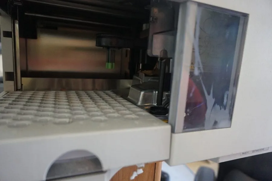 Хроматограф HP Agilent 1100 G1313A ALS HPLC Autosampler Powers On