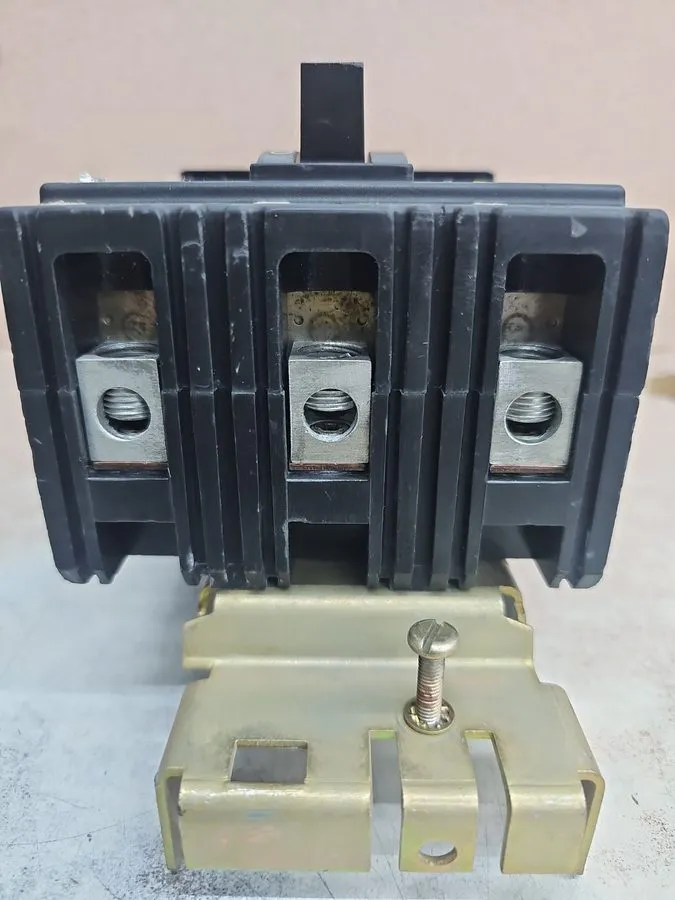 Автоматический выключатель Square D FA34070 Circuit Breaker 70A 3-Pole 480V SEE