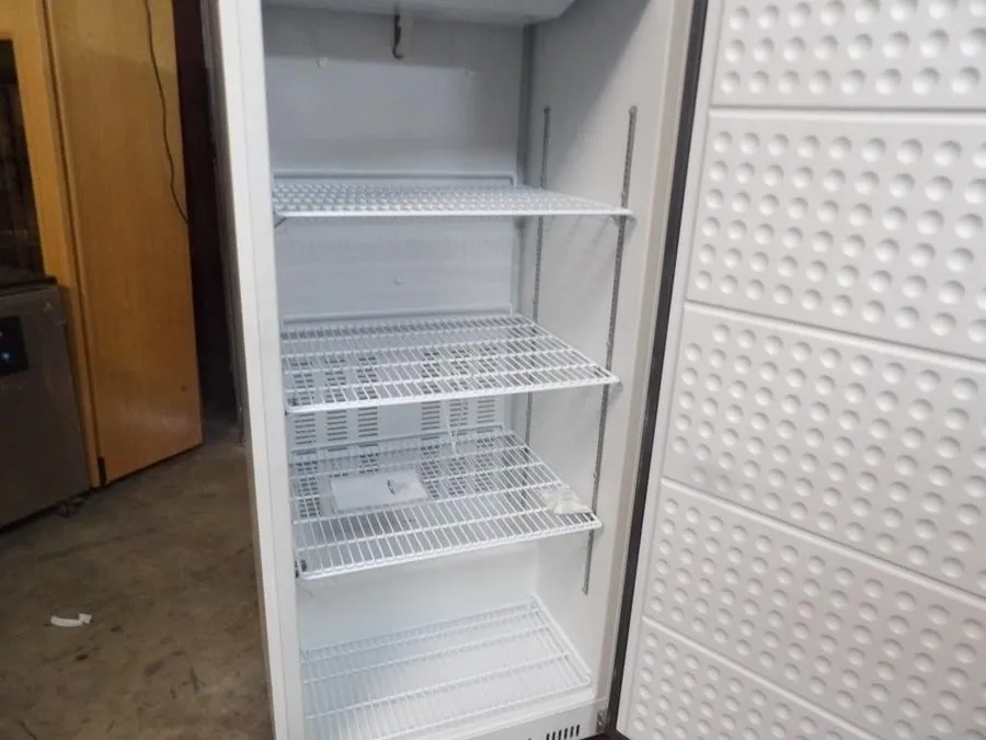 Холодильный шкаф Arctic Air AWR25 25CuFt Single Door Reach-In Refrigerator — фото лота 1