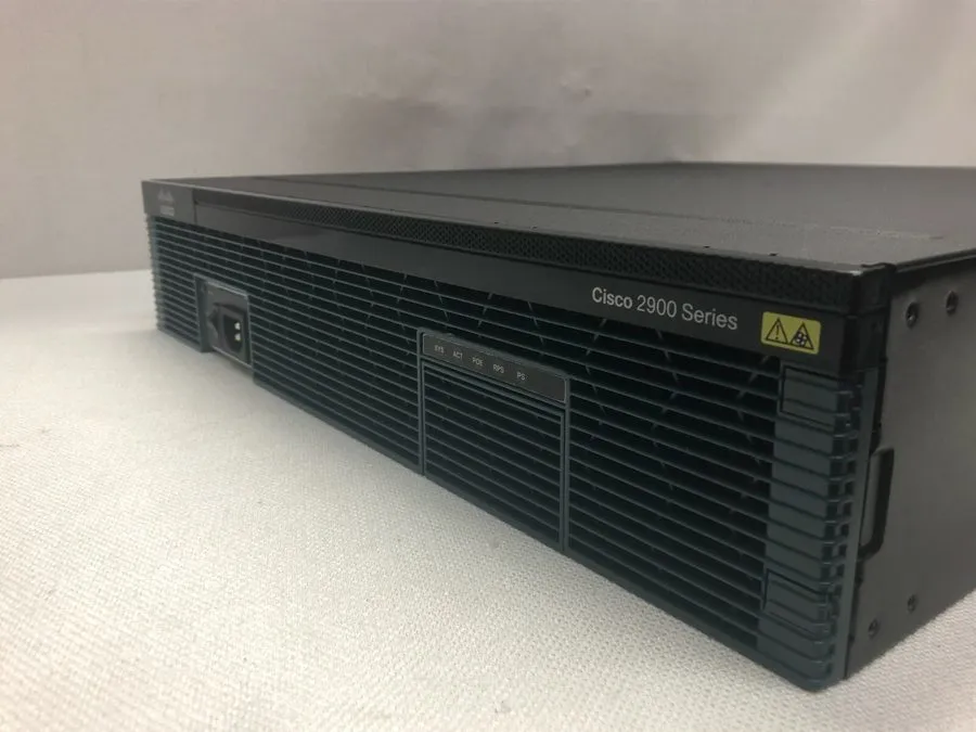Маршрутизатор Cisco 2921 2900 Series 3-Port Gigabit Wired Router
