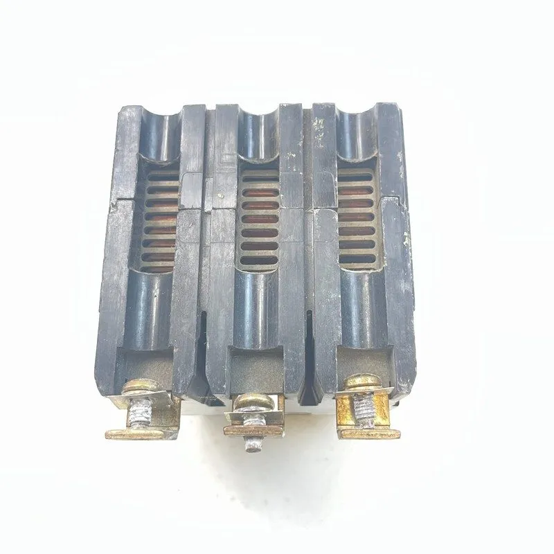 Автоматический выключатель GENERAL ELECTRIC TEY390 TEY 3 POLE 90 AMP 480v CIRCUI — фото лота 2