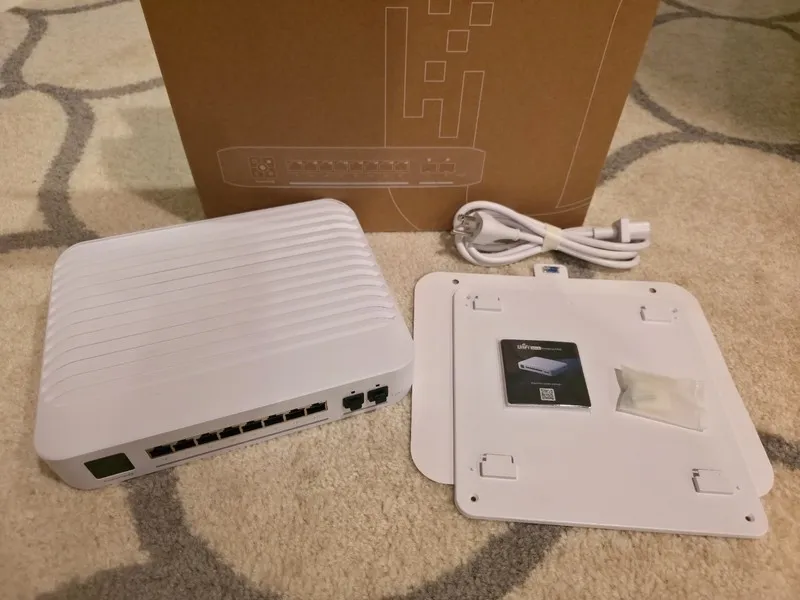 Коммутатор UNIFI Enterprise 8 PoE 8-port, Layer 3 switch USW-Enterprise-8-PoE