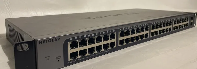 Коммутатор NetGear ProSafe (GS750E) 50 Port Rack-Mountable Ethernet Switch