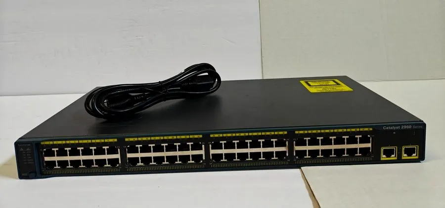 Коммутатор Cisco Catalyst 2960 Series WS-C2960-48TT-L V04 48-Port Ethernet Switc