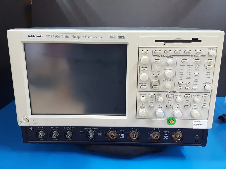 Осциллограф Tektronix TDS7104 1GHz 4ch 10GS/s Digital Phosphor Oscilloscope