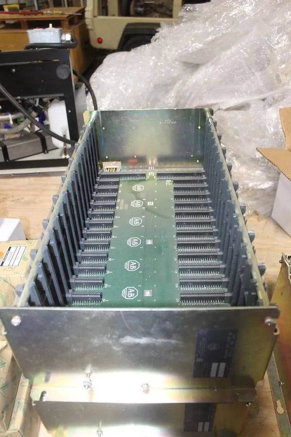 ПЛК ALLEN-BRADLEY AB 1771-A4B B 16 SLOT I/O CHASSIS