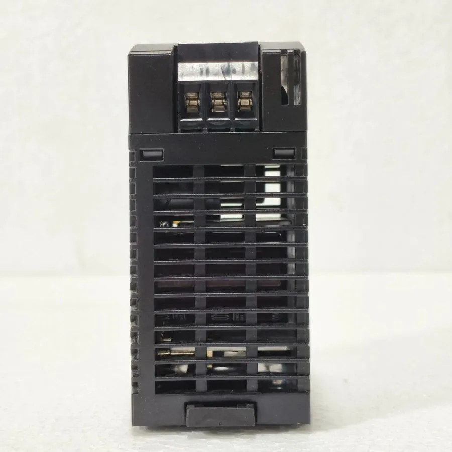 Блок питания Puls Ml60.241 Dc Power Supply, 100/240V Ac, 24/28V Dc, 60 W, 2.5 A, — фото лота 1