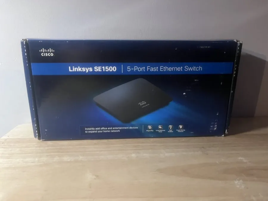 Коммутатор Linksys SE1500 5-Port Fast Ethernet Switch Desktop Network Hub