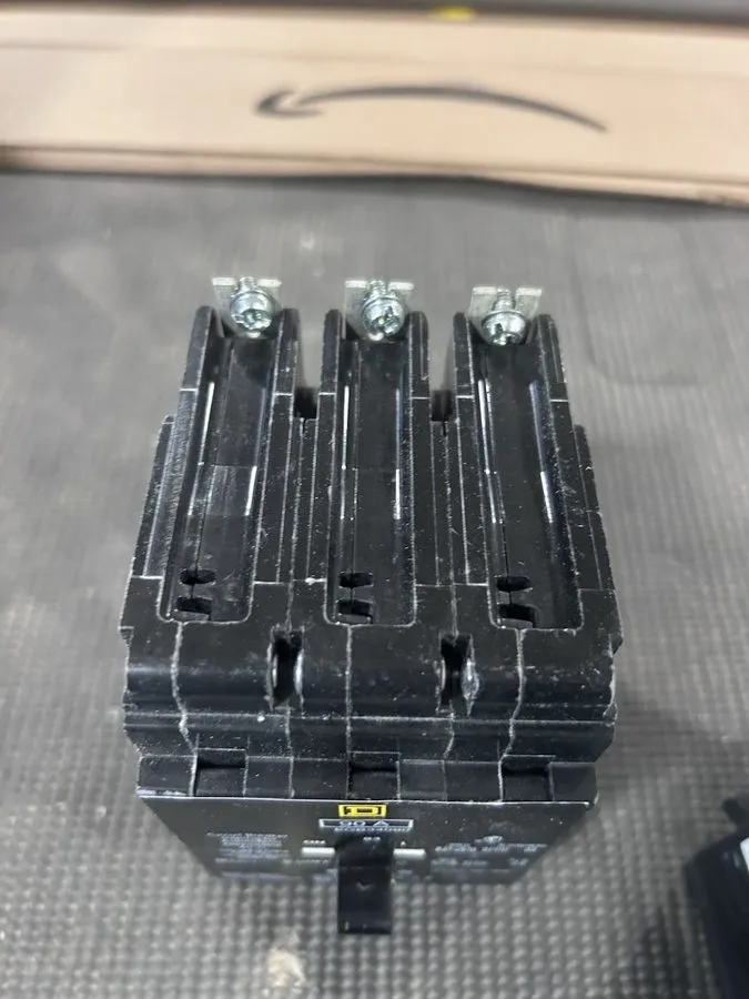 Автоматический выключатель Square D EGB EGB34090 3 Pole 90 Amp 480V Circuit Brea — фото лота 1