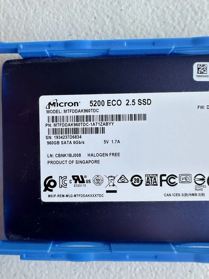 SSD-накопитель Micron 5200 ECO 960GB 2.5in SATA III 6Gb/s Internal SSD MTFDDAK96