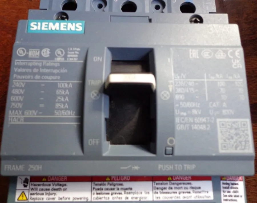 Автоматический выключатель Siemens 3VA5220-6EC31-0AA0 200A 3-Pole Molded Case Ci — фото лота 2