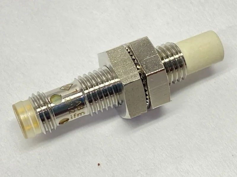 Датчик приближения Ifm IES201 Inductive Proximity Sensor AC/DC Output IEB3006-BP