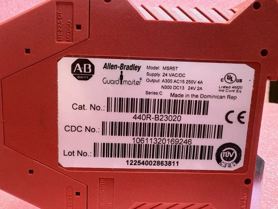 Реле безопасности MSR5T ALLEN BRADLEY 440R-B23020 GUARD MASTER MONITORING SAFETY