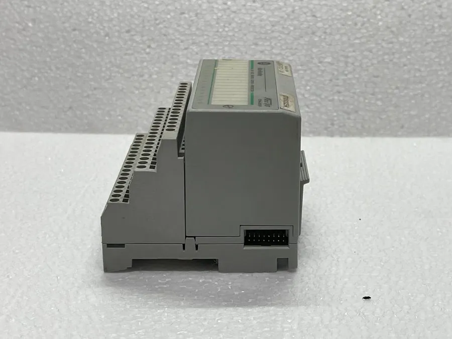 Модуль ввода-вывода Allen Bradley FLEX I/O 1794-OB16P 24VDC Source Output-Protec — фото лота 2