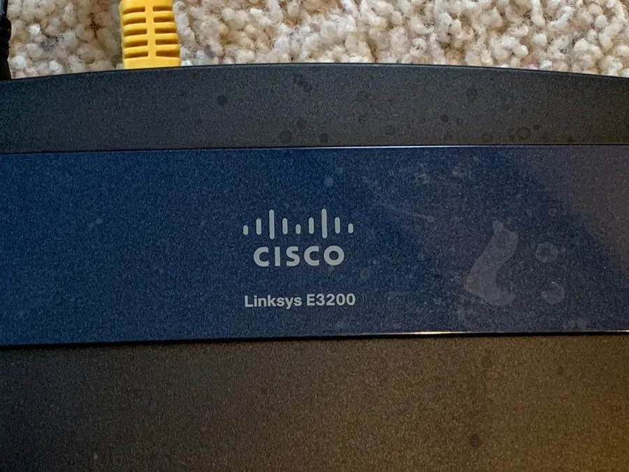 Маршрутизатор Cisco Linksys E3200 4-Port Gigabit Wireless N Router