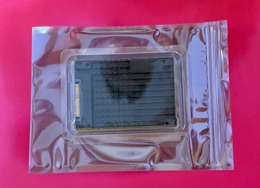 SSD-накопитель Micron 9300 PRO 3.84TB SSD 2.5" U.2 PCIe 3.0x4 NVMe MTFDHAL3T8TDP