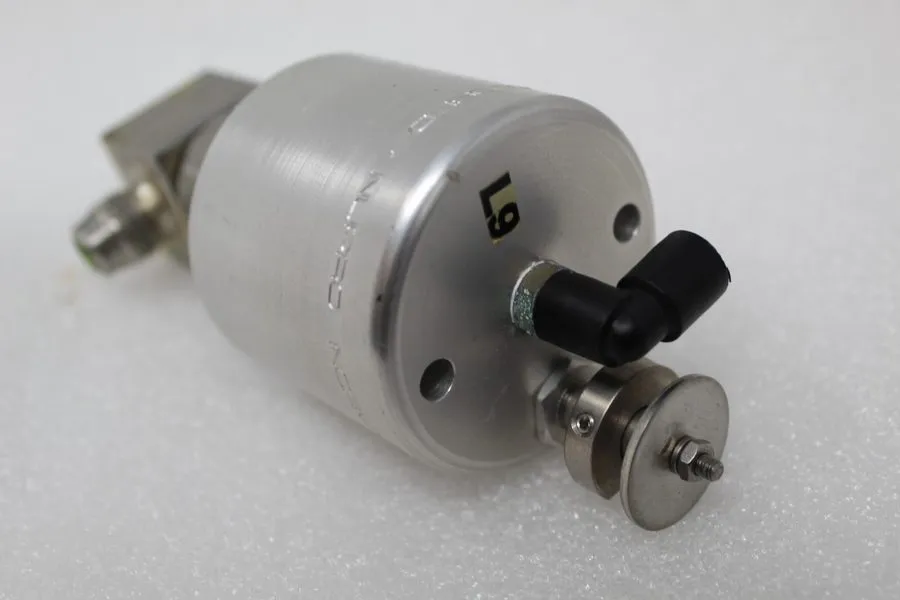 Клапан NUPRO BELLOW VALVE 1/4 MALE SS-HBVCR-4 SWAGELOK — фото лота 1