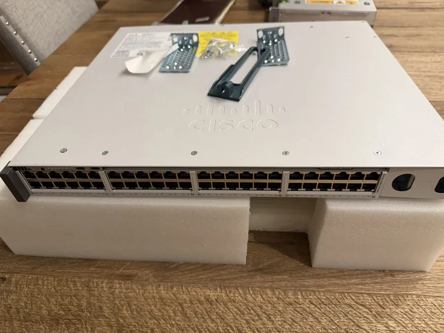 Коммутатор CISCO C9350-48U 48 ports of 1 Gigabit Ethernet with 60W UPOE CISCO C9