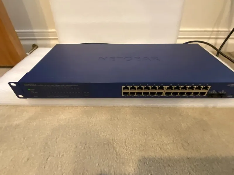 Коммутатор NETGEAR GS724TPv2 ProSAFE 24-port PoE+ Smart Managed Switch AND 2 SFP — фото лота 1