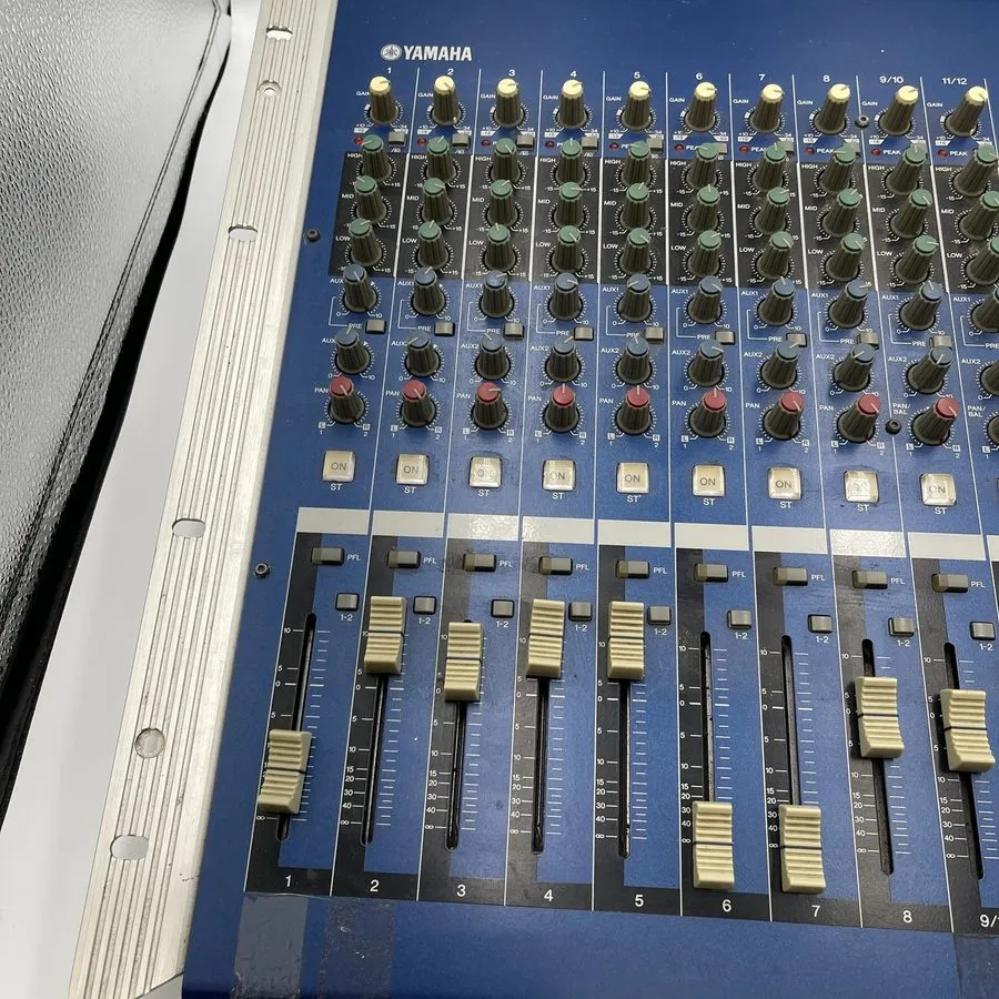 Микшерный пульт YAMAHA Mixing Console MG16/4 16 Channel Studio Live Analog Audio