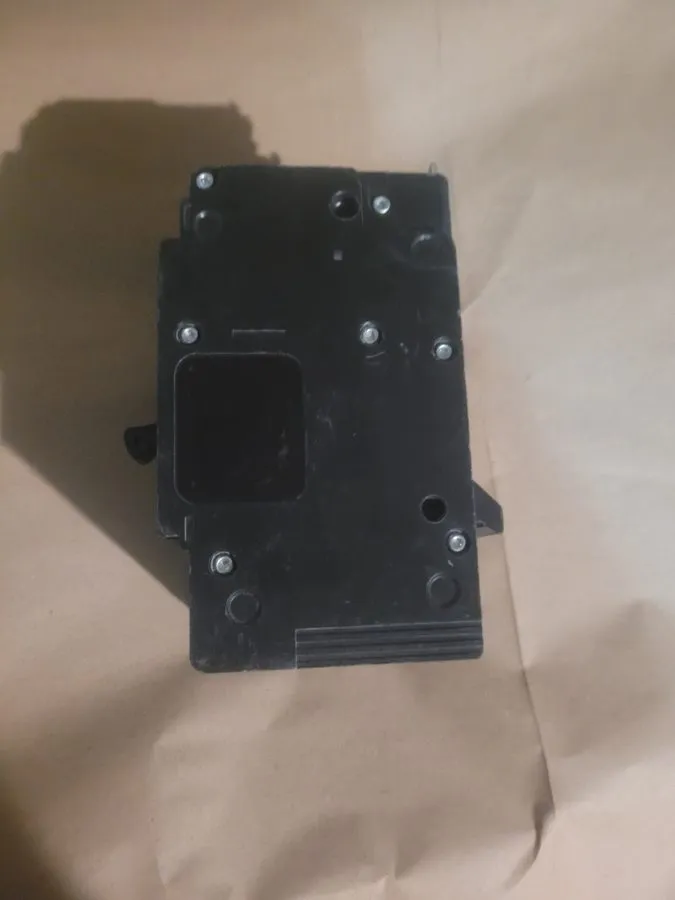 Автоматический выключатель SQUARE D EDB34100SA 3-P 100A 480V 120V SHUNT TRIP CIR
