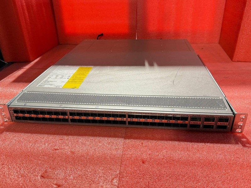 Коммутатор Cisco N9K-C93180YC-EX-24 V05 Nexus 9300-EX Switch 24x 1/10/25G + 6x 4 — фото лота 1