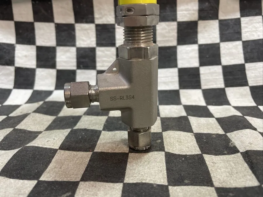 Клапан Swagelok SS-RL3S4 Low pressure valve shipping