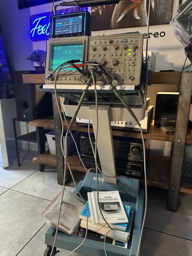 Осциллограф TEKTRONIX 2440 500 MS/s DIGITAL OSCILLOSCOPE — фото лота 1