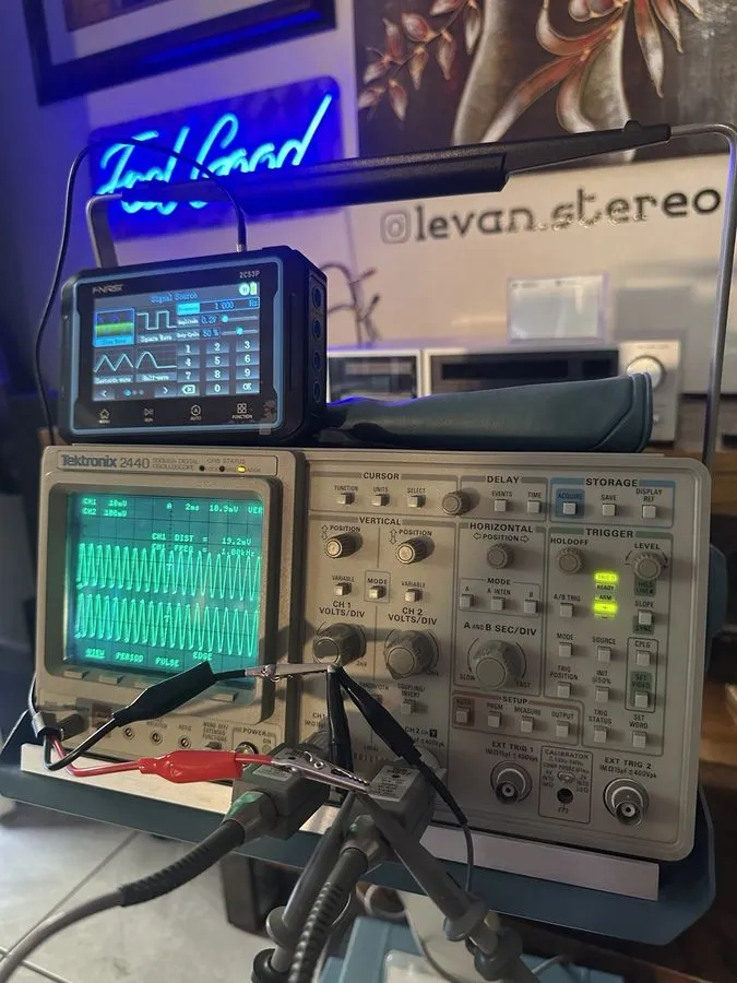 Осциллограф TEKTRONIX 2440 500 MS/s DIGITAL OSCILLOSCOPE — фото лота 2