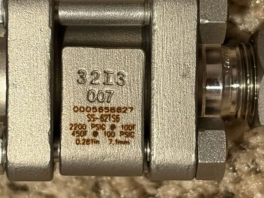 Клапан SWAGELOK SS-62TS6 3/8” tube ball valve 316 SS Stainless Steel