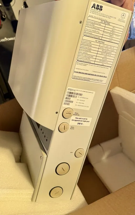 Инвертор ABB PVI-4.2-OUTD-S-US-A Power-One Aurora Inverter 4.2KW Solar Utility — фото лота 1