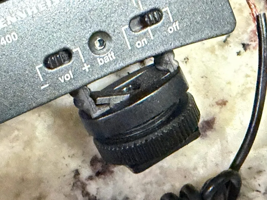 Микрофон Sennheiser MKE 400 Compact Video Camera Shotgun Microphone MKE400 — фото лота 2