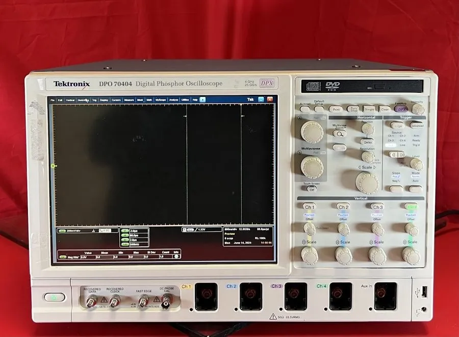 Осциллограф Tektronix DPO70404 4-Channel Digital Phosphor Oscilloscope