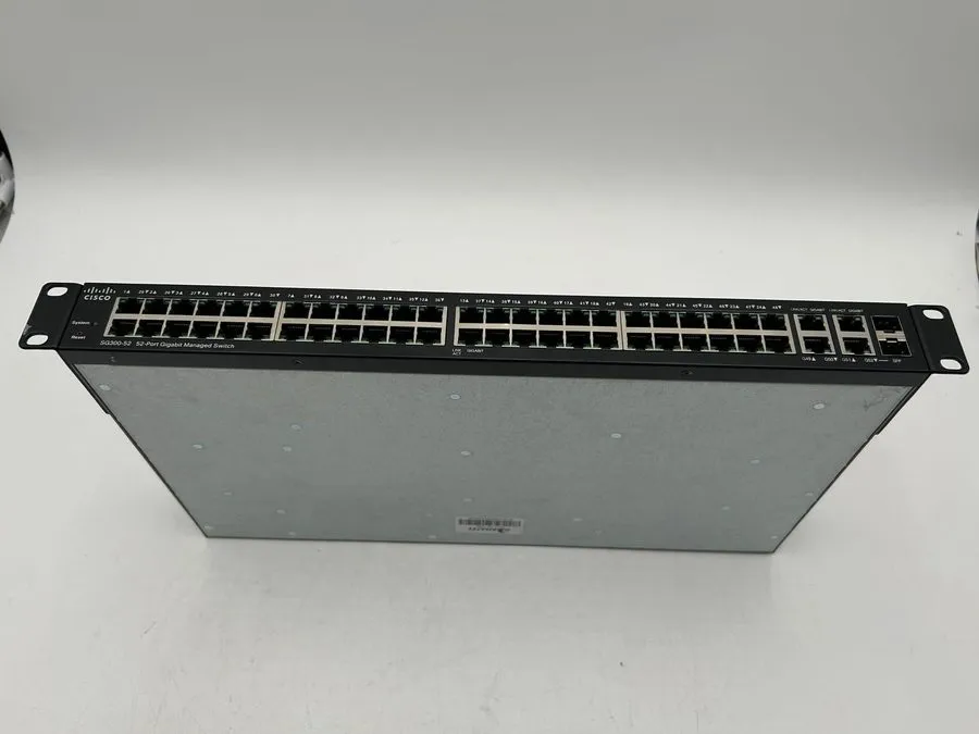 Коммутатор Cisco SG300-52-Port Gigabit Managed Rack Mountable Network Switch — фото лота 1