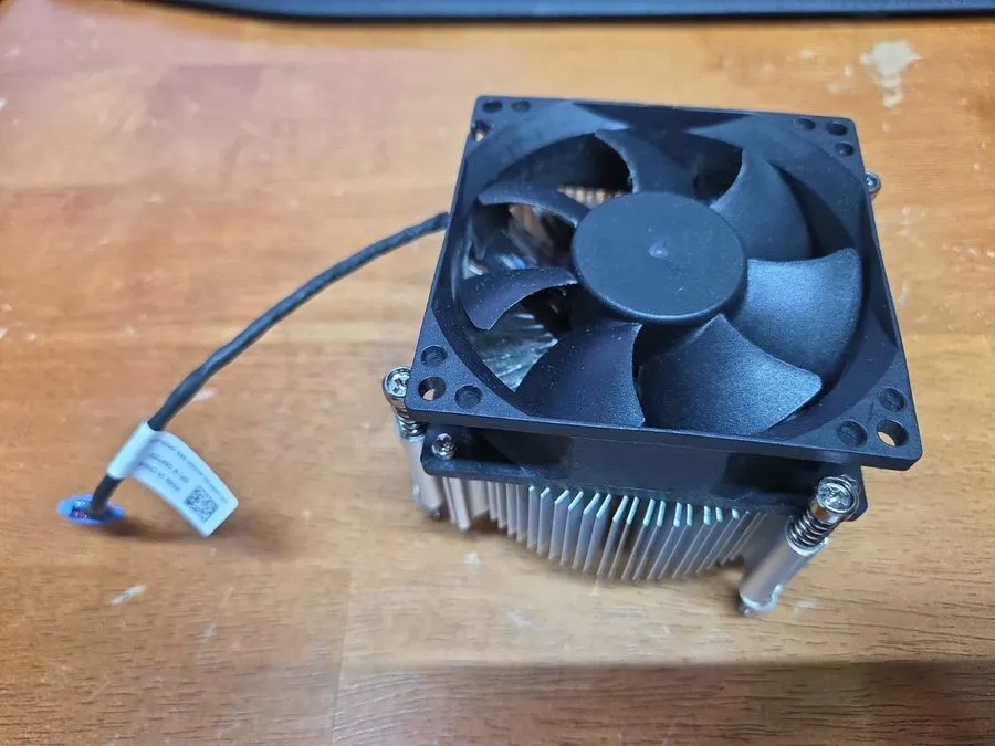 Вентилятор Dell PowerEdge T140 80W CPU Cooling Fan with Heatsink Dell P/N: 06PT0