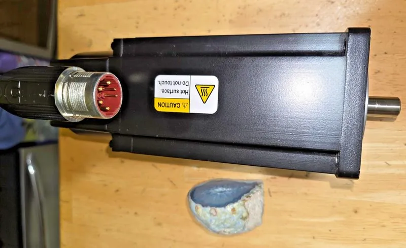 Серводвигатель Allen Bradley VPL-B0753M-PJ12AA Servo Motor — фото лота 1